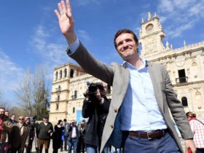 El PP trata de frenar la fuga de votos a Vox, el enemigo que salió de sus filas. La cabeza de lista del partido ultra por Vizcaya cobró hasta hace semanas un sueldo de la Comunidad de Madrid