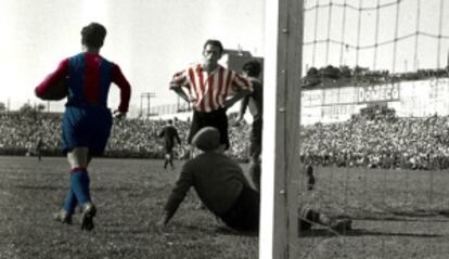 Imagen de la final de 1942 entre Barça y Athletic, en Chamartín.