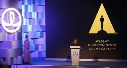 La presidenta de la Academia de Artes y Ciencias Cinematográficas, Cheryl Boone Isaacs, en el acto privado para Wing Jianlin.