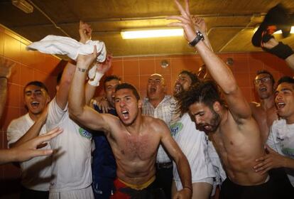 Los jugadores del Albacete celebran el ascenso a Segunda