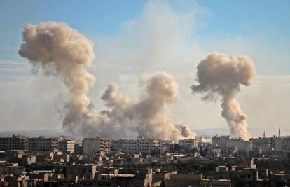 Vista general de Mesraba, Guta oriental, tras un bombardeo del rgimen sirio sobre la poblacin, el 19 de febrero de 2018.