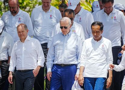 Scholz, Biden y el presidente de Indonesia Joko Widodo en Bali, este miércoles.