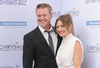 El matrimonio formado por los actores Eric Dane y Rebecca Gayheart, en un evento en Los Ángeles en junio de 2017.