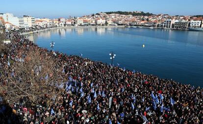 Manifestantes protestan contra los campamentos de inmigrantes superpoblados en Lesbos, el pasado 22 de enero.