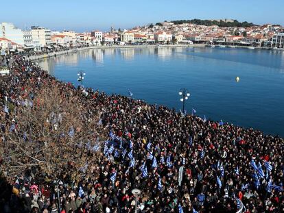 Manifestantes protestan contra los campamentos de inmigrantes superpoblados en Lesbos, el pasado 22 de enero.