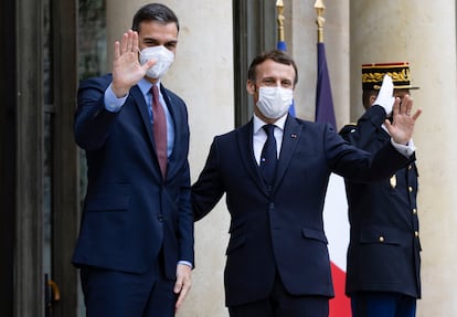 Spanish Prime Minister Pedro Sánchez and French President Emmanuel Macron at the Elysee Palace on Monday.