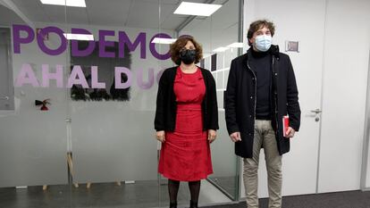 Eneko Andueza y Pilar Garrido, en la Sede de Podemos Ahal Dugu de Bilbao.