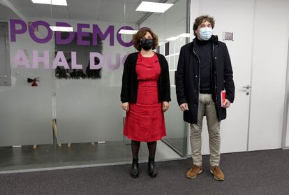 Eneko Andueza y Pilar Garrido, en la Sede de Podemos Ahal Dugu de Bilbao.