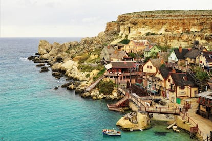 Popeye Village es un set de rodaje reconvertido en museo al aire libre y pequeño parque de atracciones.