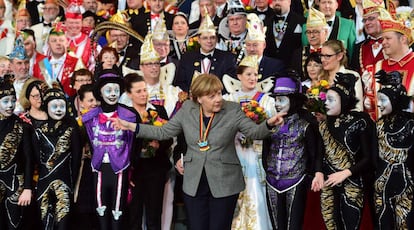 La canciller Angela Merkel, en una recepción en Berlín a los representantes del carnaval de los distintos Estados alemanes.