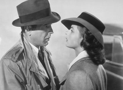 El actor americano Humphrey Bogart y la actriz Ingrid Bergman en un fotograma de 'Casablanca', en 1942.