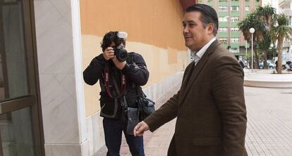 El concejal Ignacio Romaní, a su llegada a los juzgados de Cádiz.