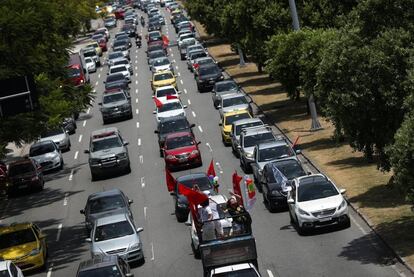 Imagem panorâmica da carreata contra Bolsonaro no Rio. O Estado é a origem da carreira política do presidente.