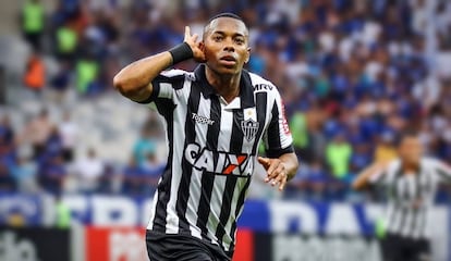 Robinho, disputado por Atlético e Santos, apesar de condenação por estupro.