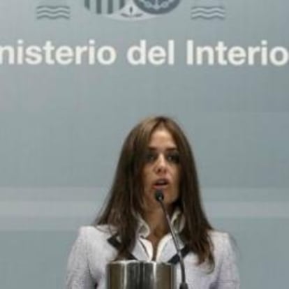 La directora general de Política Interior, Cristina Díaz,durante su comparecencia ante los medios en el Ministerio del Interior.