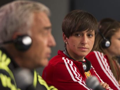 Marta Corredera, en el centro, junto a Quereda, en una rueda de prensa del Mundial de Canadá. 