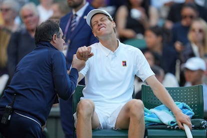 Sinner is treated from the elbow by the physio.