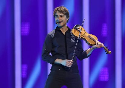 Alexander Rybak interpreta la canción 'That's How You Write A Song'.