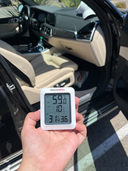 El 20 de julio, tras 45 minutos al sol, el interior de un coche en Phoenix, Arizona, marca 59º y apenas un 10% de humedad. Tras 45 minutos en un interior a 24º, en menos de cinco minutos en el exterior la temperatura sube a casi 32º.