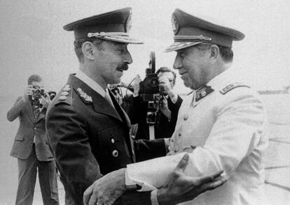 Encuentro entre los presidentes Jorge Videla, de Argentina, y Augusto Pinochet, de Chile, en 1978.