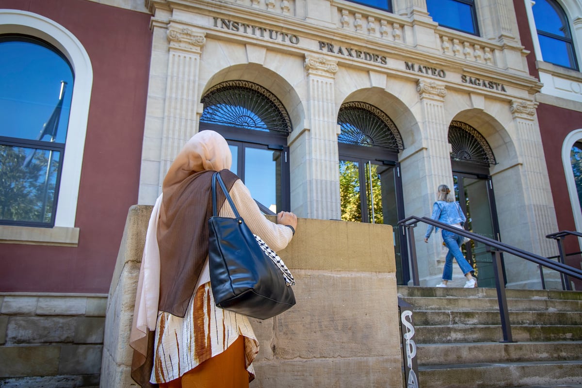 La justicia da la razón a una estudiante de La Rioja a la que su instituto prohibía llevar el velo islámico  | Educación