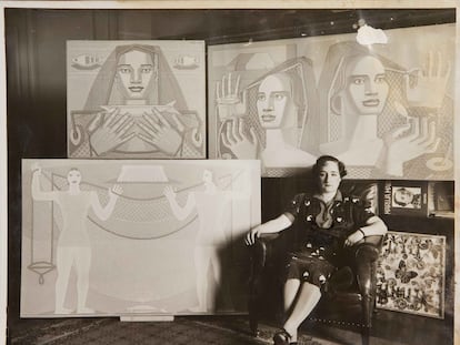 La pintora Maruja Mallo en su estudio de Madrid, en 1936.