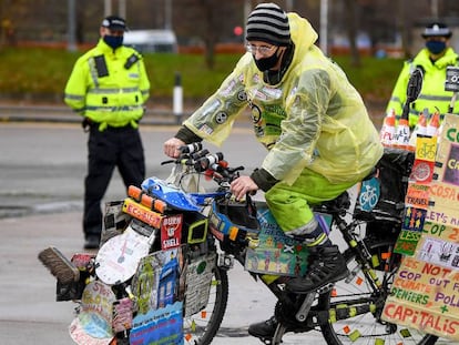 Activista en una manifestación por negociaciones climáticas de la ONU COP26, en Glasgow, Escocia. La 26ª conferencia de las Naciones Unidas sobre el cambio climático se habría celebrado este noviembre de 2020, pero se retrasó un año debido a la pandemia de la covid-19.