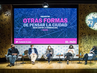 Desde la izquierda, Fernando Casado, José María Vera, Inés Sánchez de Madariaga, Isabel González García y Lola Huete, este martes durante el acto en Madrid.