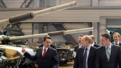 Vladímir Putin visita una planta de producción de tanques en Uralvagonzavod.