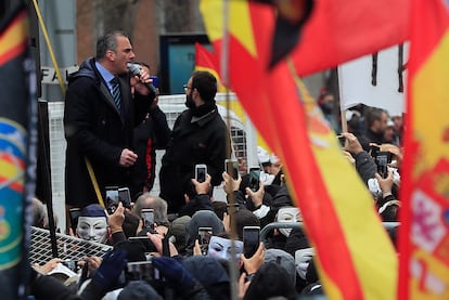 El secretario general de Vox, Javier Ortega Smith, interviene en concentración de Jusapol frente al Congreso del pasado 3 de marzo.