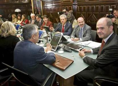 Manuel Chaves, preside la primera reunión de la Junta esta mañana