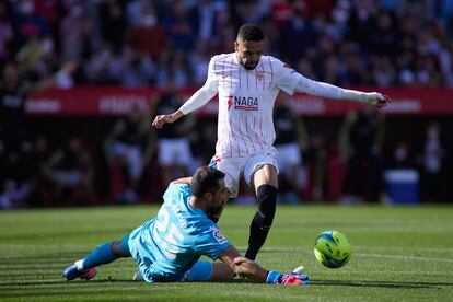 Claudio Bravo comete penalti sobre En-Nesyri