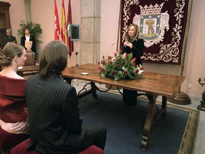 La portavoz socialista Trinidad Jiménez celebra un matrimonio civil en el Ayuntamiento de Madrid.