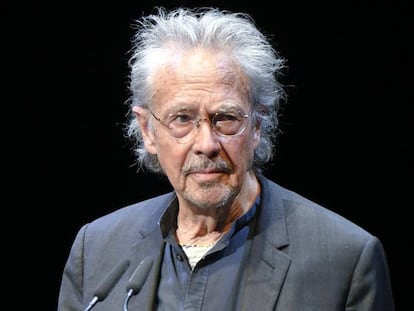 Peter Handke ofrece un discurso durante una entrega de premios, este pasado mes de junio. 