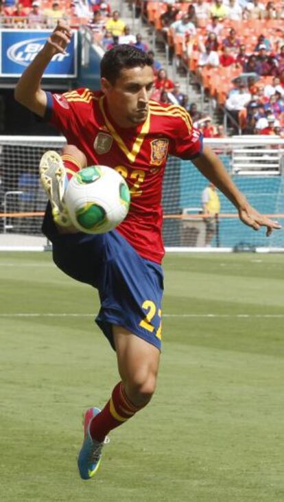 Navas controla un balón en el amistoso ante Haití