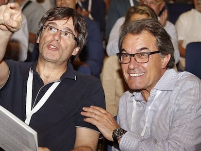 Artur Mas (dreta), amb el president de la Generalitat, Carles Puigdemont.