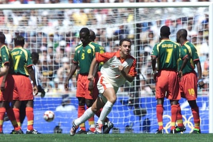 En los Juegos Olímpicos de Sidney 2000, España logró la medalla de plata tras perder en la final ante Camerún. Xavi abrió el marcador y la selección llegó a ponerse dos goles por delante, pero el equipo africano consiguió empatar y alzar el título en los penaltis.