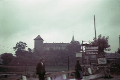 The bridge over the Soła River and, in the background, Oświęcim Castle in the earliest known color photograph of the town.