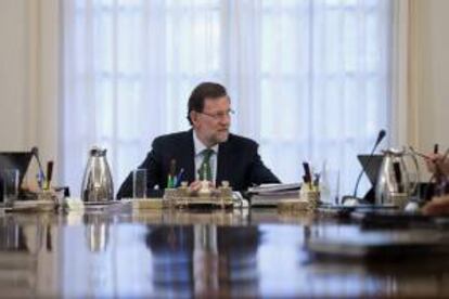 Fotografía facilitada por la Presidencia del Gobierno del jefe del Ejecutivo, Mariano Rajoy, la semana pasada presidiendo la primera reunión del Consejo de Ministros tras las vacaciones estivales. EFE/Archivo