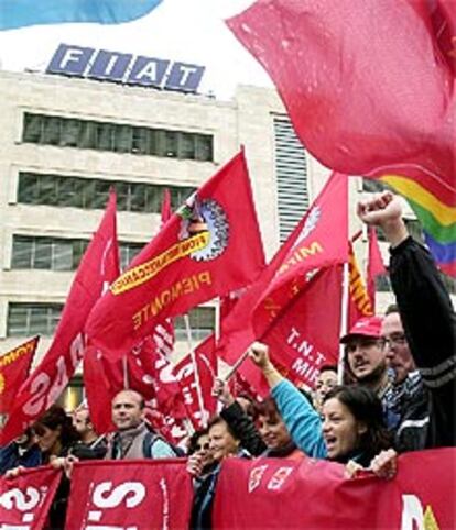 Trabajadores de Fiat de la planta de Turín, durante la protesta de ayer.