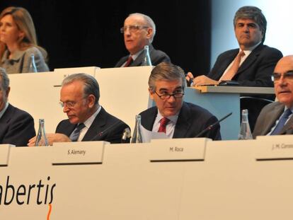 Juan Miguel Villar Mir, junto a Isidro Fainé y el CEO de Abertis, Francisco Reynés, durante la etapa del primero como accionista y consejero de la concesionaria.