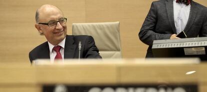 El ministro de Hacienda y Función Pública Cristobal Montoro, durante su comparecencia ante la Comisión de Presupuestos del Congreso.