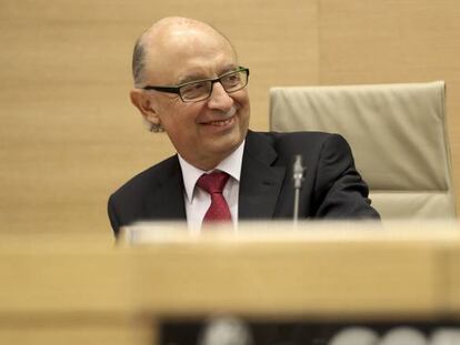 El ministro de Hacienda y Función Pública Cristobal Montoro, durante su comparecencia ante la Comisión de Presupuestos del Congreso.