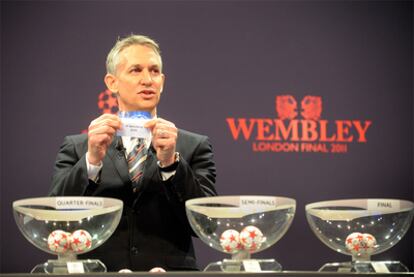 Gary Lineker, durante el sorteo.