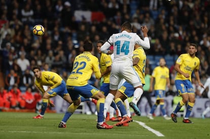 Momentos antes de que Casemiro del Real Madrid metiera su primer gol.