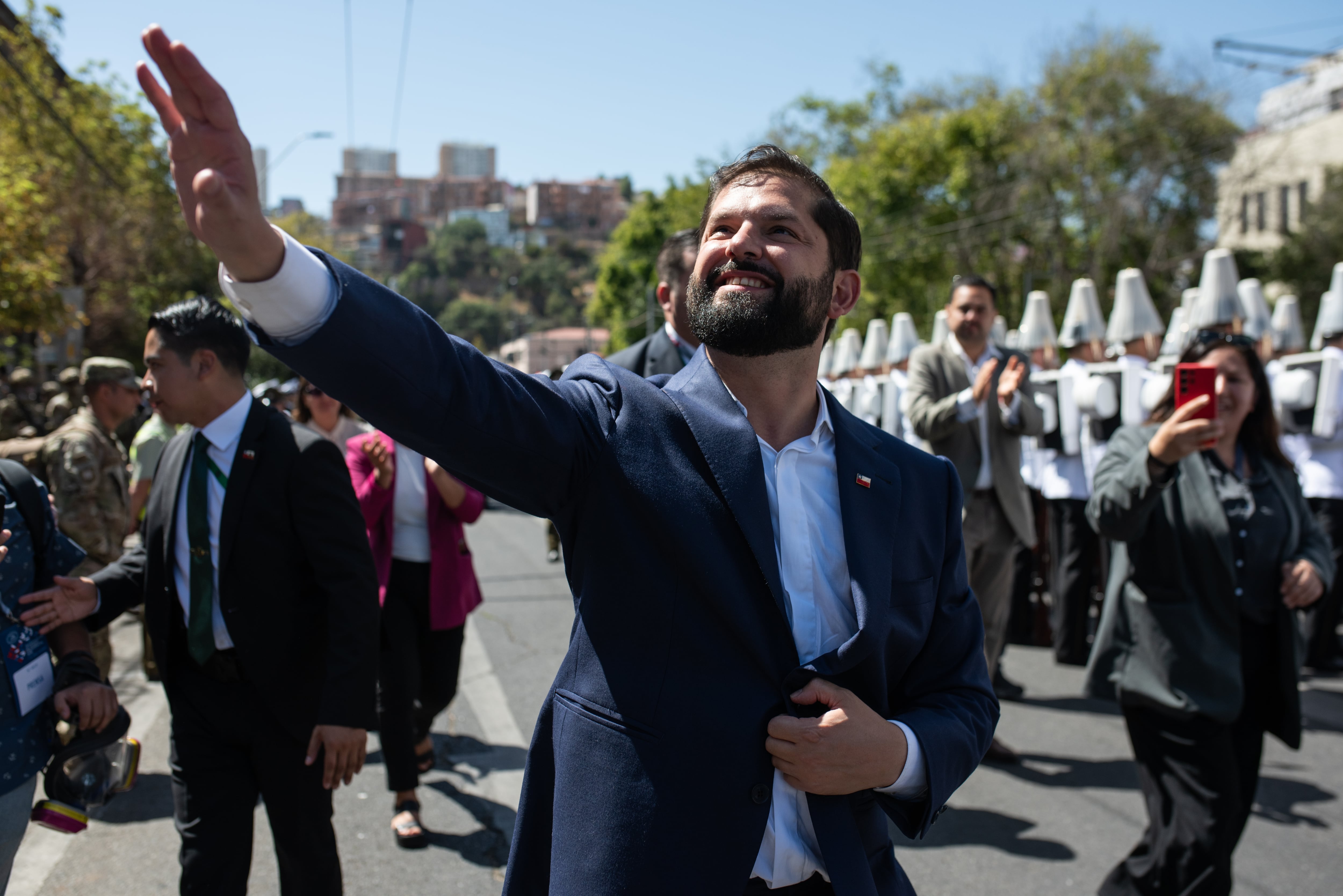 Gabriel Boric sale del Congreso de Valparaíso, este miércoles.