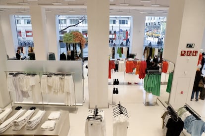 La tienda de Zara cuenta con cuatro plantas y una superficie construida de 7.700 metros cuadrados, de los que 3.815 metros son para venta.