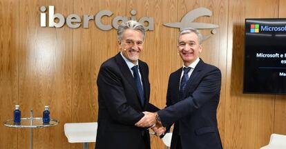 Alberto Granados, presidente de Microsoft en España y Víctor Iglesias, consejero delegado de Ibercaja.