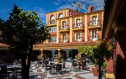 Patio del hotel Huerta Honda, en Zafra (Badajoz).