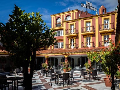 Patio del hotel Huerta Honda, en Zafra (Badajoz).